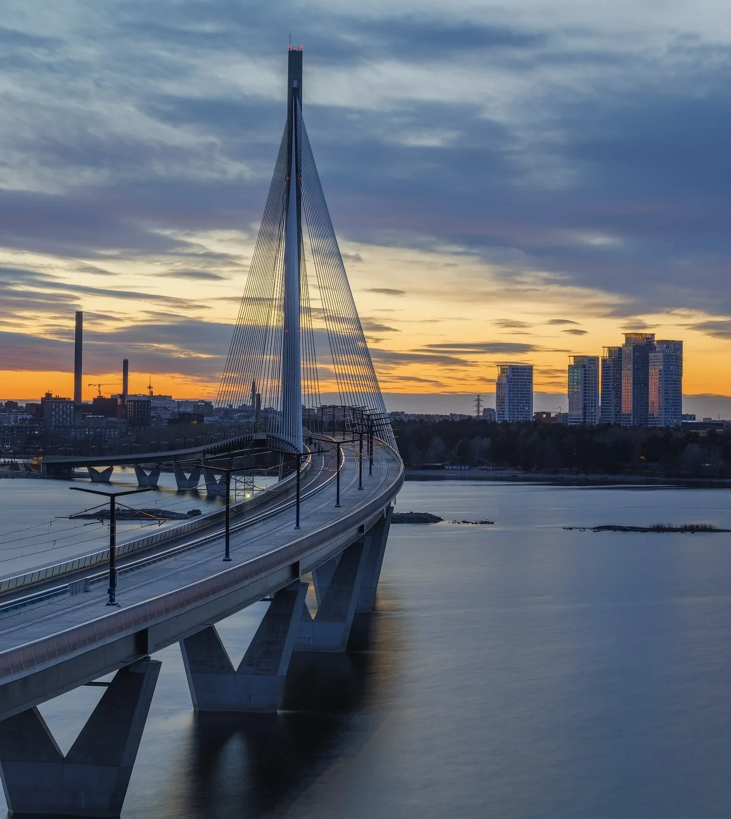 Kruunusillat bridge, Helsinki — photograph by Samir Zarrouk